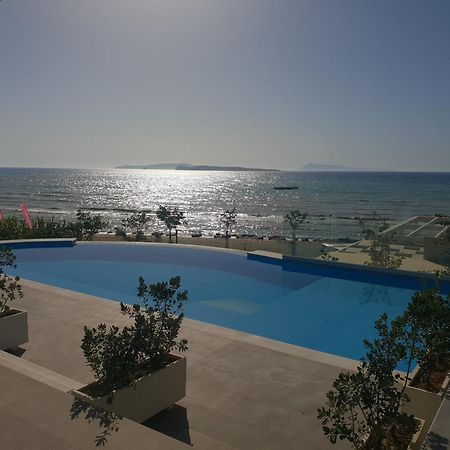 Paralia Luxury Suites Agios Stefanos Avliotes  Exteriör bild