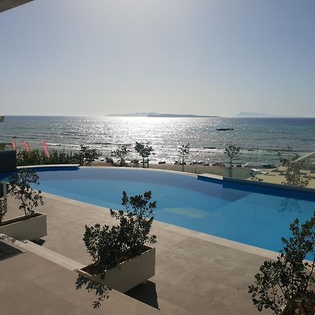 Paralia Luxury Suites Agios Stefanos Avliotes  Exteriör bild