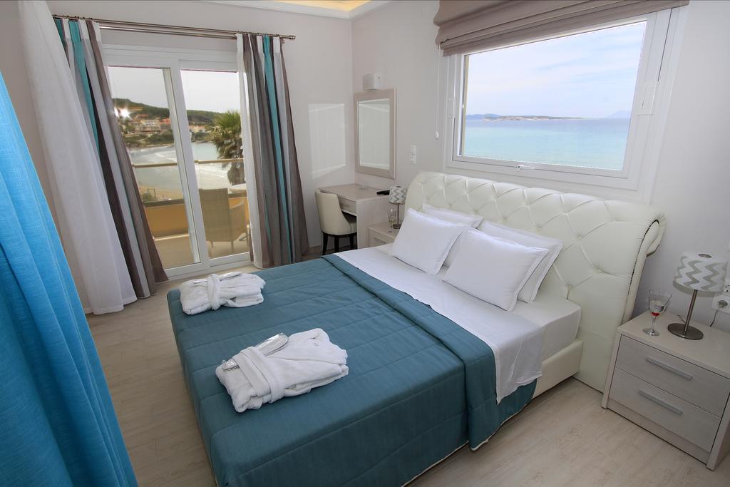 Paralia Luxury Suites Agios Stefanos Avliotes  Rum bild