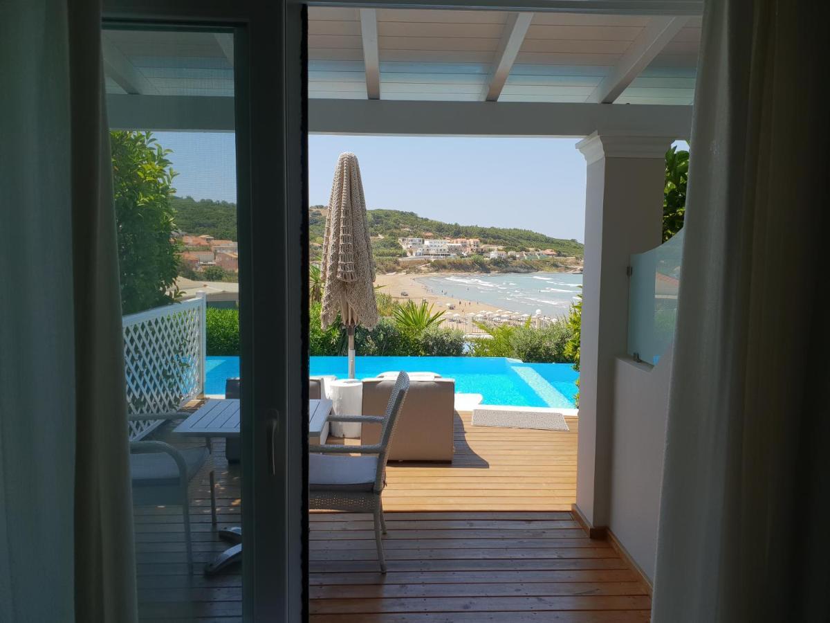 Paralia Luxury Suites Agios Stefanos Avliotes  Rum bild