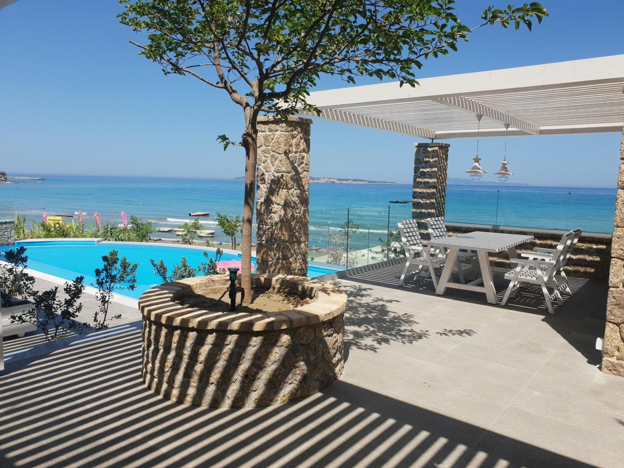 Paralia Luxury Suites Agios Stefanos Avliotes  Exteriör bild