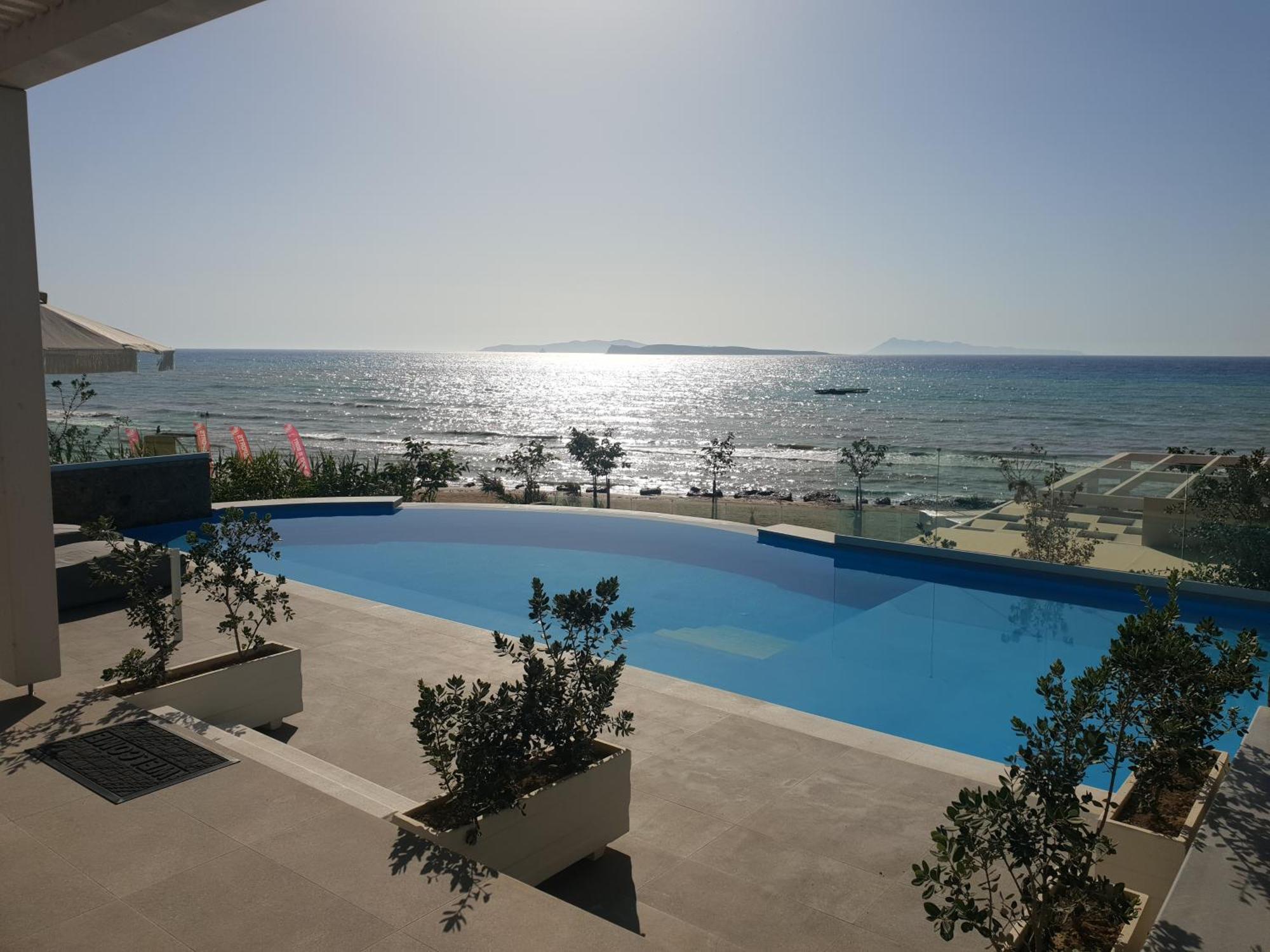 Paralia Luxury Suites Agios Stefanos Avliotes  Exteriör bild