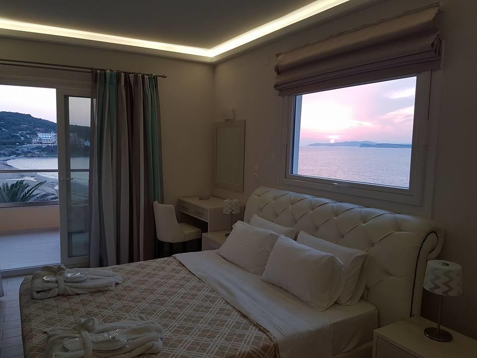 Paralia Luxury Suites Agios Stefanos Avliotes  Exteriör bild