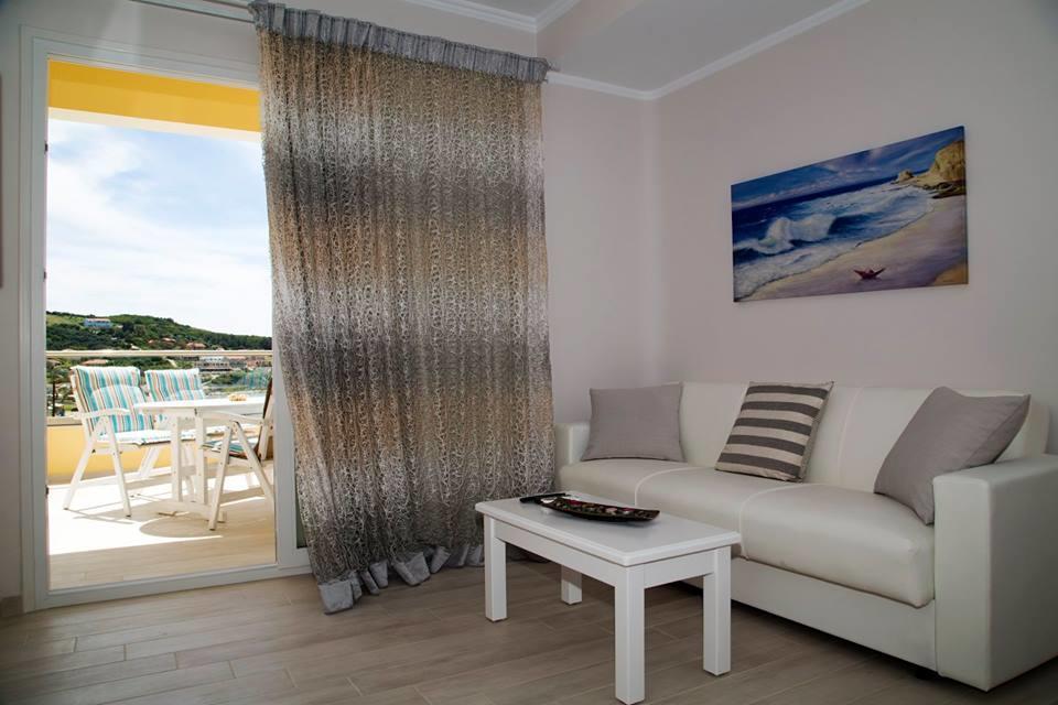 Paralia Luxury Suites Agios Stefanos Avliotes  Exteriör bild