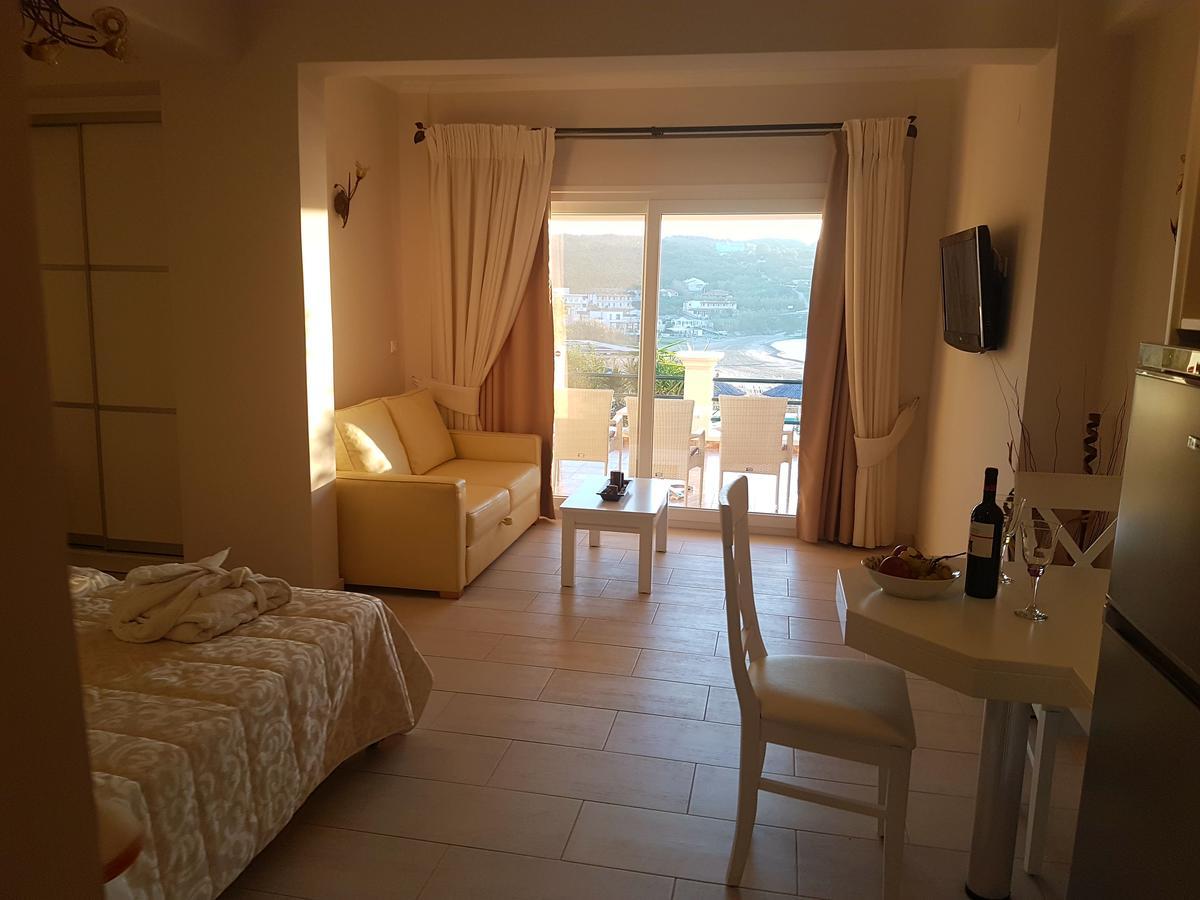 Paralia Luxury Suites Agios Stefanos Avliotes  Exteriör bild