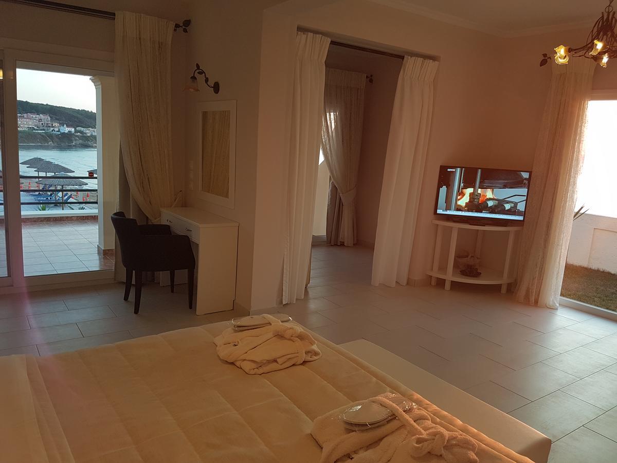 Paralia Luxury Suites Agios Stefanos Avliotes  Exteriör bild