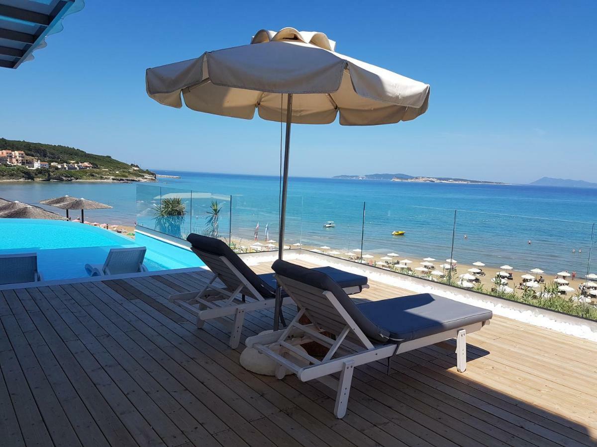 Paralia Luxury Suites Agios Stefanos Avliotes  Rum bild